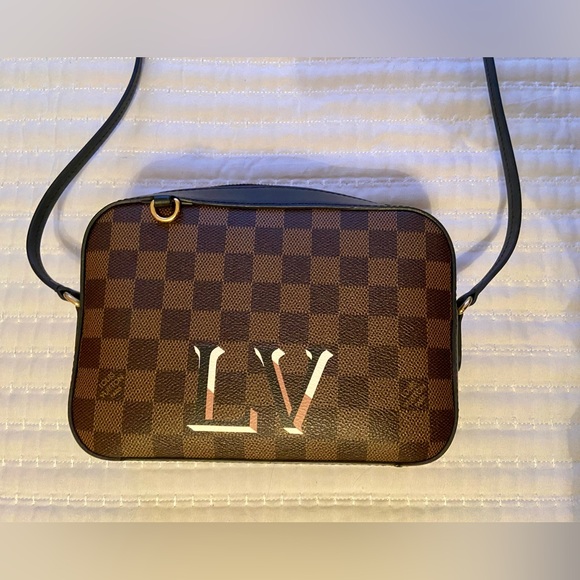 Louis Vuitton Santa Monica Crossbody Bag - Picture 2 of 15